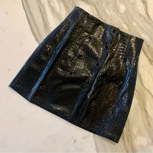 NWT Zara Shiny Black Reptile Print Snap-Up Mini Skirt